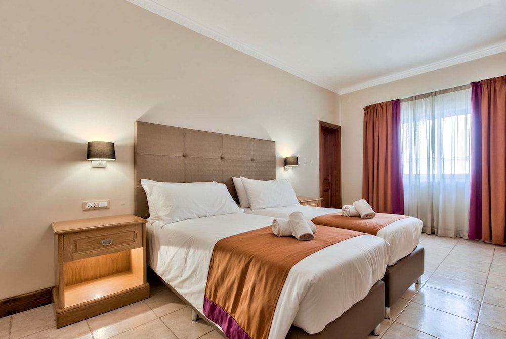 Villa Hibiscus 3 Bedroom Villa With Private Pool