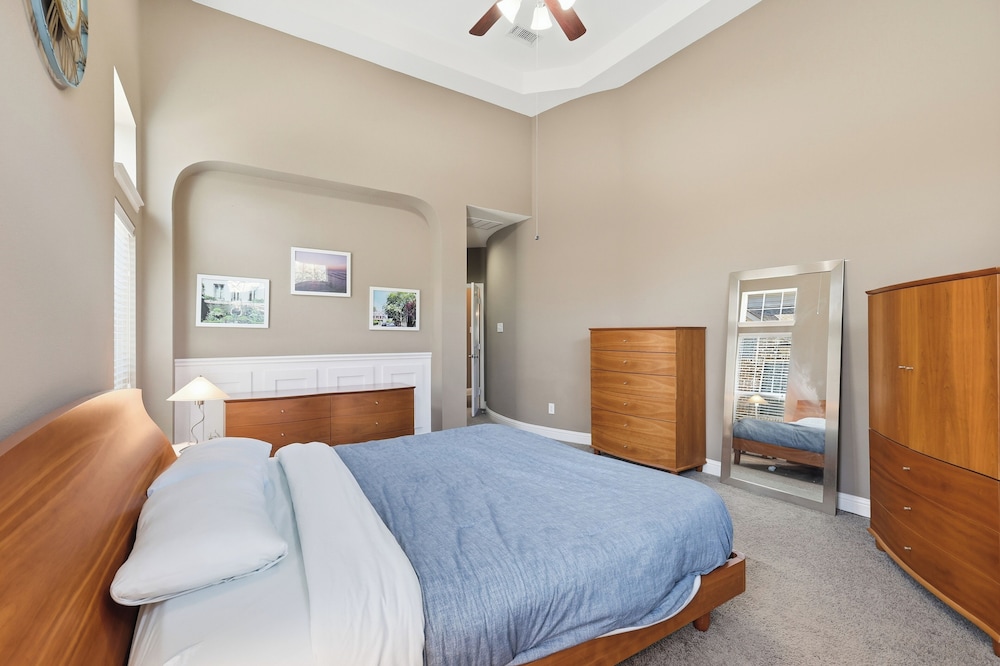 Spacious Cozy 4B Home in Frisco