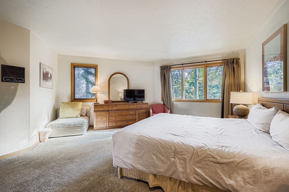 Frostfire B19 2 Bedroom Condo