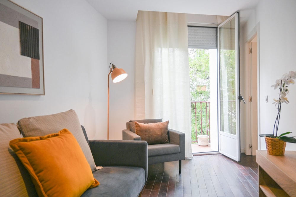 M Sen1692 Amplio Apartamento con Balc n en Calle