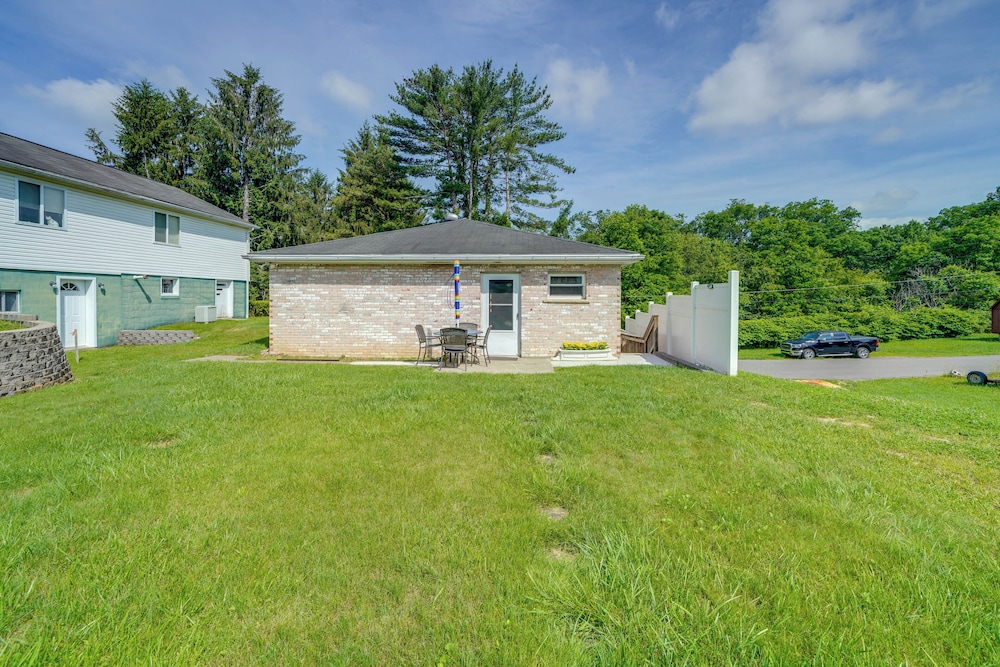4 Mi to Off-road Park: Beckley Area Townhome