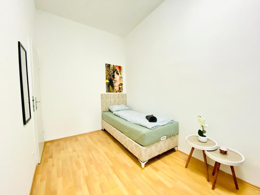 Rooms in Cozy 4BR Shared Apt Central