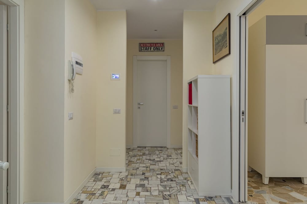 JOIVY Modern 2bed flat with balcony, 250m from M5 Foppa and M2 Sant'Agostino