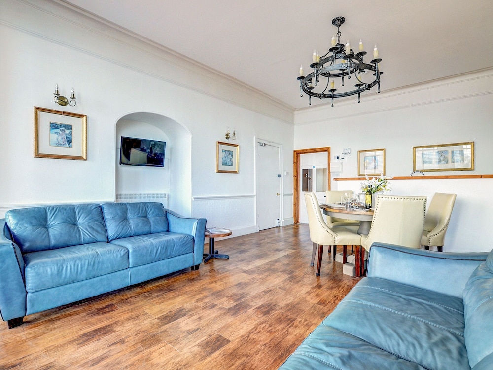 Lynton Vacations - Bayview Tower - Property Image 17