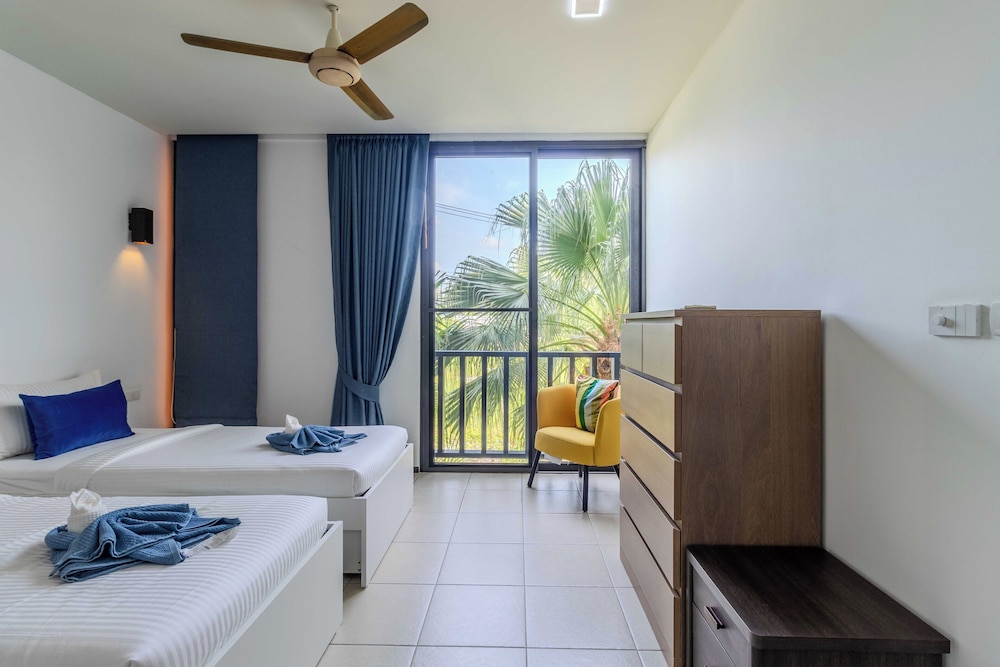 2BR Pool View Short Walk to Beach C254