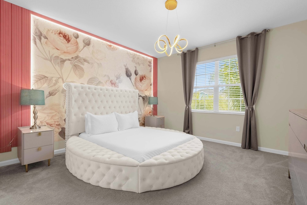 Upstay: Themed Family Home w Pool & Games Room
