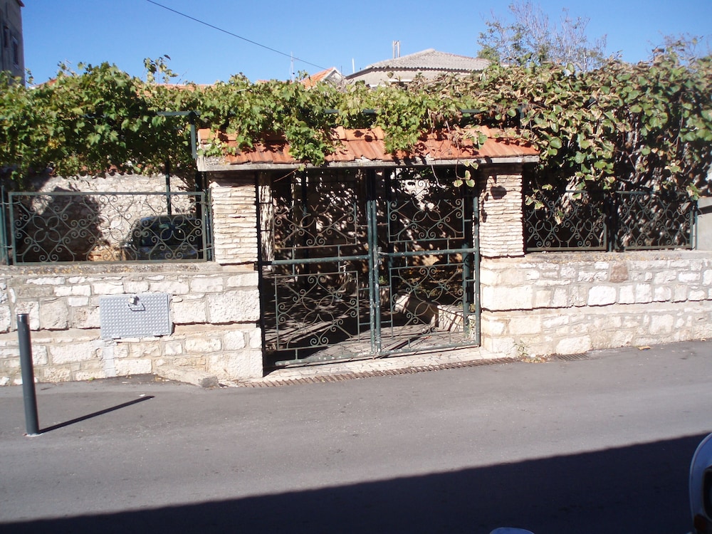 Photo 33