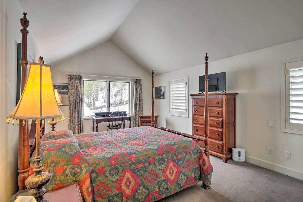 4 Mi to Skiing: Breckenridge Mountain Retreat! view 2
