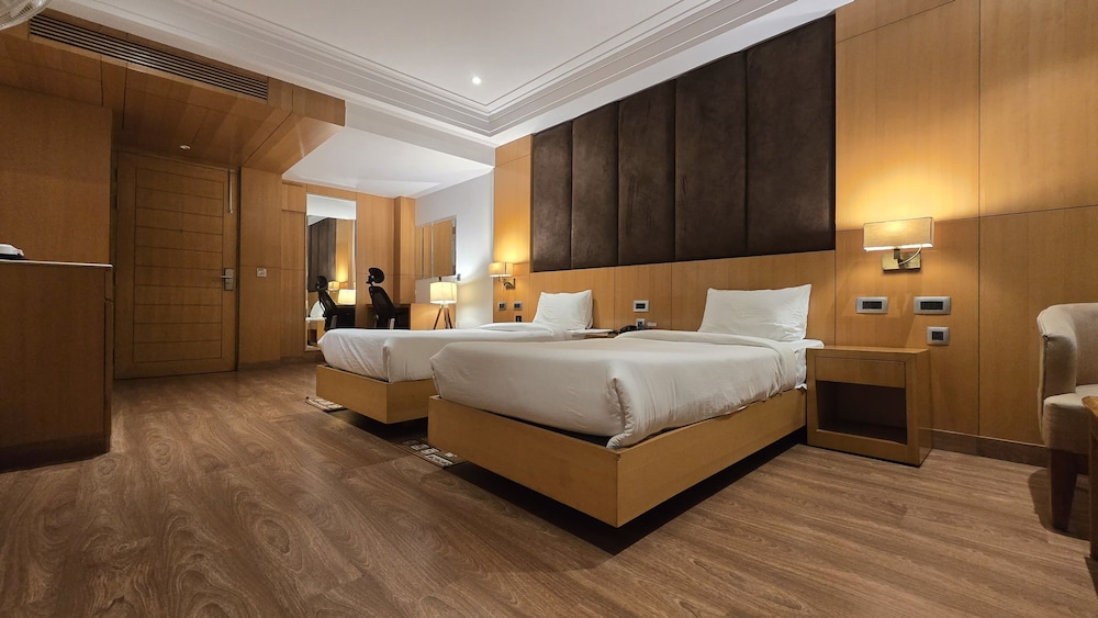 HOTEL SHEMRON