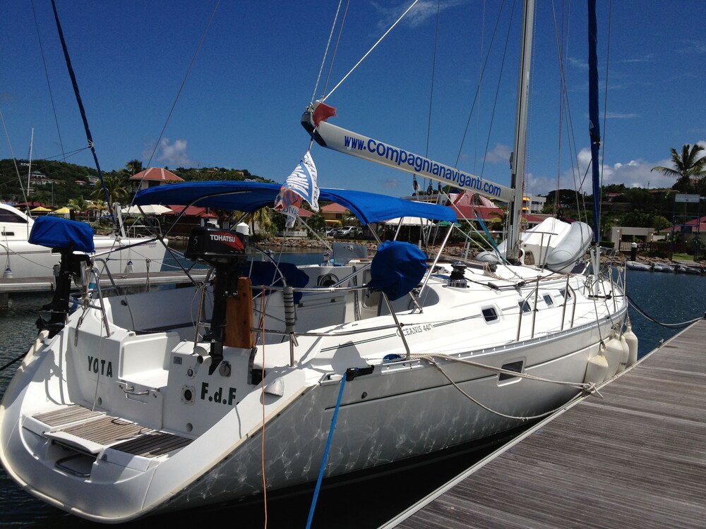 Yacht Yota Bellavita
