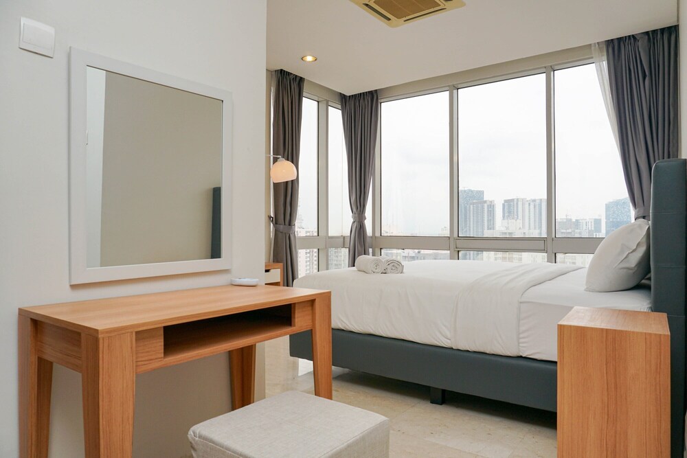 Relaxing 2BR at The Empyreal Condominium Epicentrum Apartment By Travelio view 3