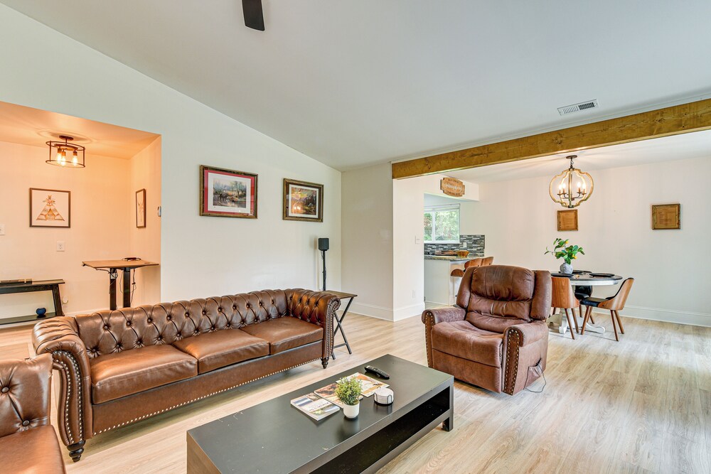 10 Mi to Uptown Charlotte: Family Home w/ Backyard