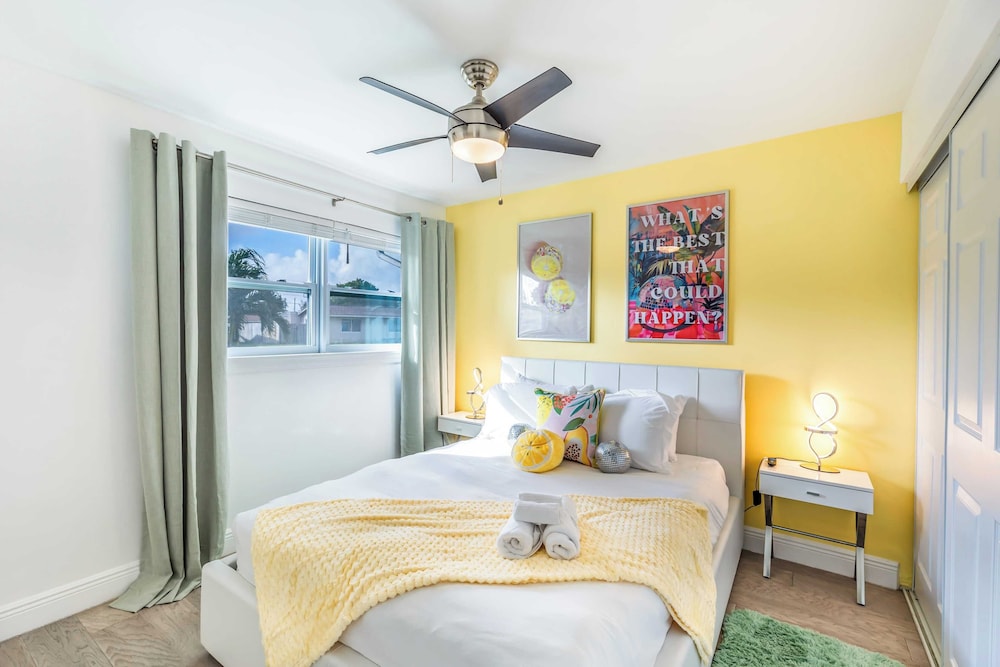 Pool, Hot Tub & Putting Green Near Deerfield Beach Oasis on Fourth by Avantstay