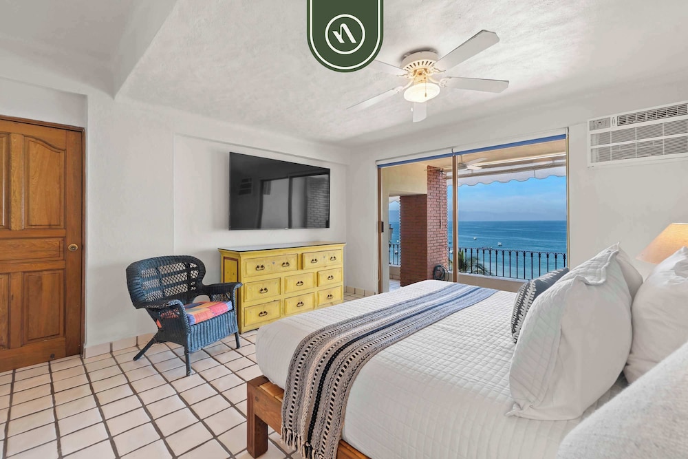 Beachfront Mexican Styled 3 BR Condo in Downtown