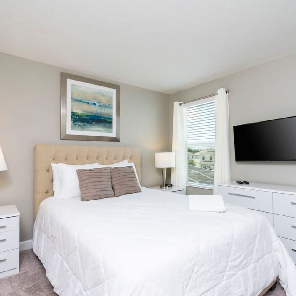 8912 Amazing 6BD Home