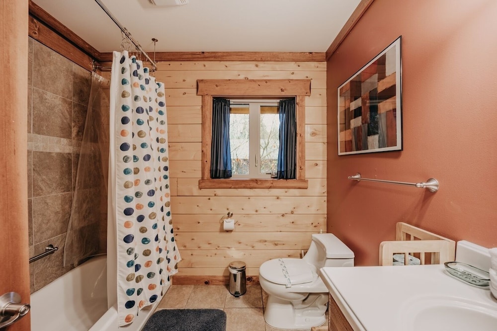 21gs - Log - Pets Ok - Sleeps 6 3 Bedroom Home by RedAwning