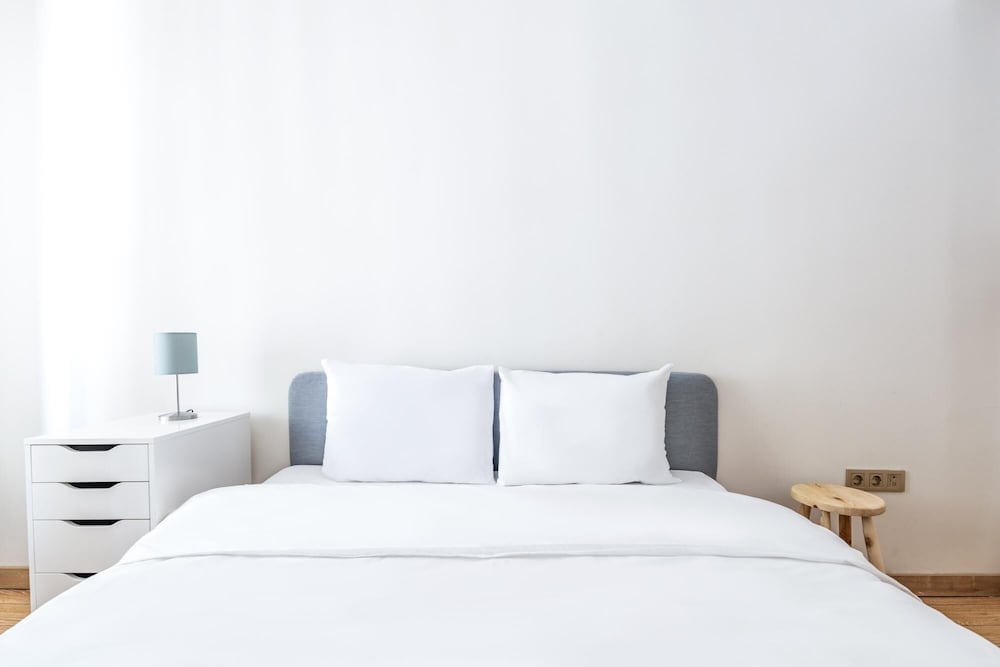 Flat w Balcony 1 min to Bagdat Avenue in Kadikoy