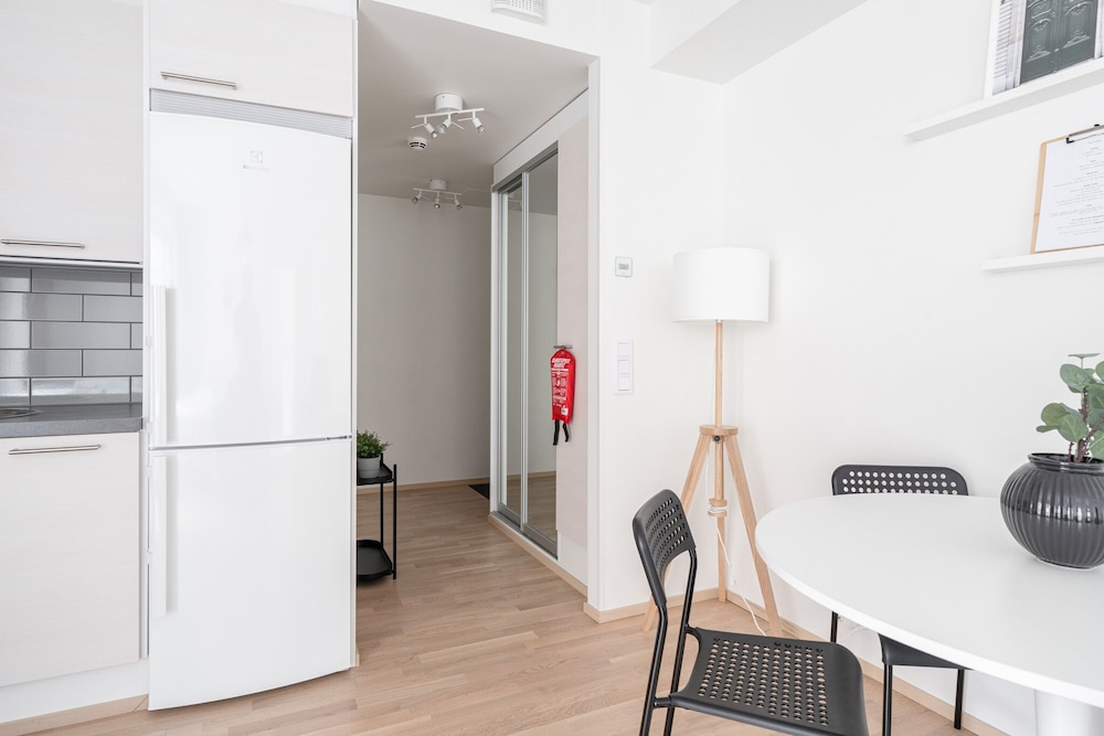 1BR & Balcony next to Railway Station in Downtown view 3