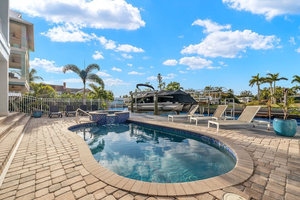 143 Catch And Relax: 5br Home W/ Pool & Spa! 5 Bedroom Home
