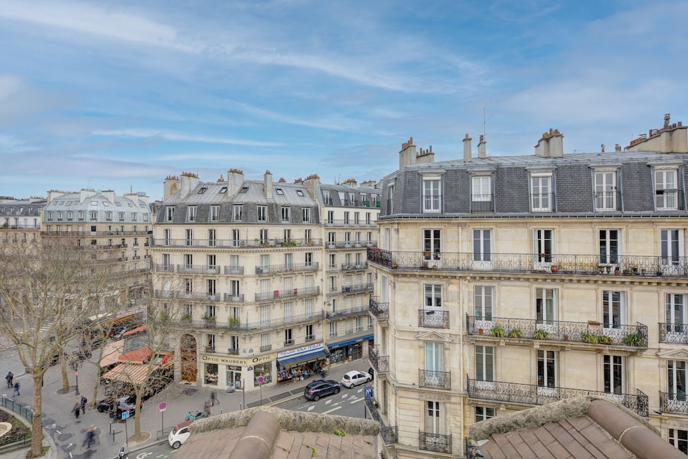 Cozy & Elegant Retreat Near Notre-Dame