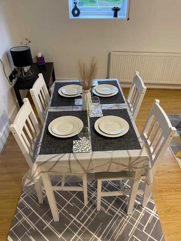Sleek & Cosy 1BD Flat - Mile End