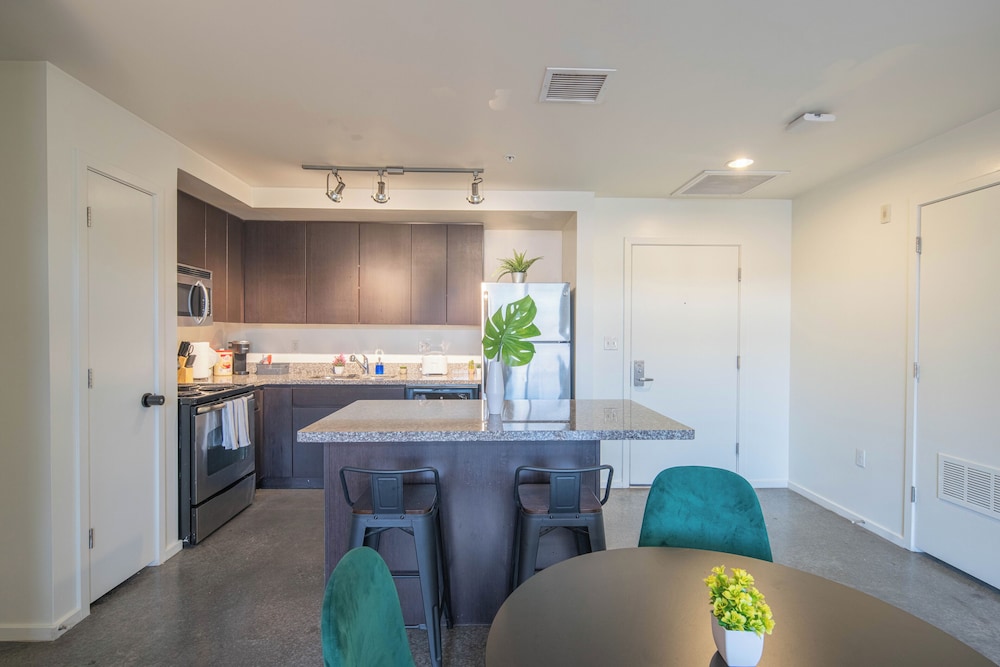 ROVE LIVING/KL - Roosevelt Point