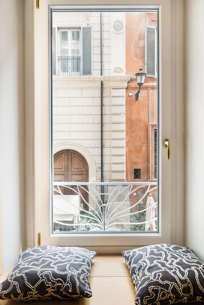 Spanish Steps Apartments