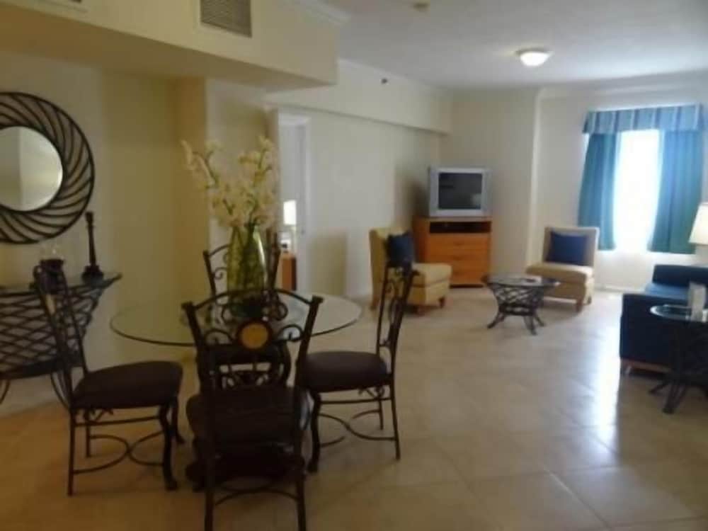 Hollywood Beach Resort -two Bedrooms Sleeps 6