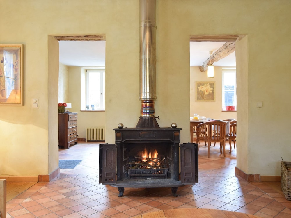 Castle Wing Situated in the Heart of a Quiet view 4