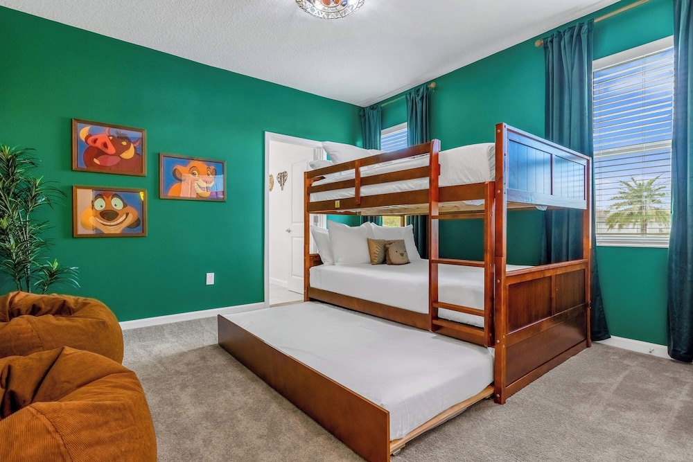 Upstay Epic 15br Mansion for Big Groups Near Parks