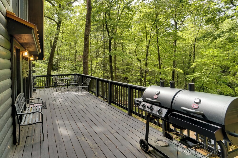 5 Mi to Helen: Hideaway w/ Deck & Grill!