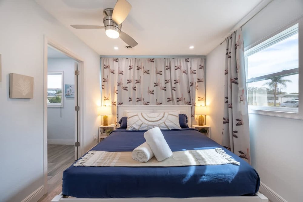 Fun Family-friendly Largo Home Heated Pool