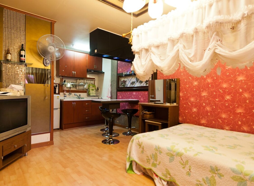 Taean White Sand Pension