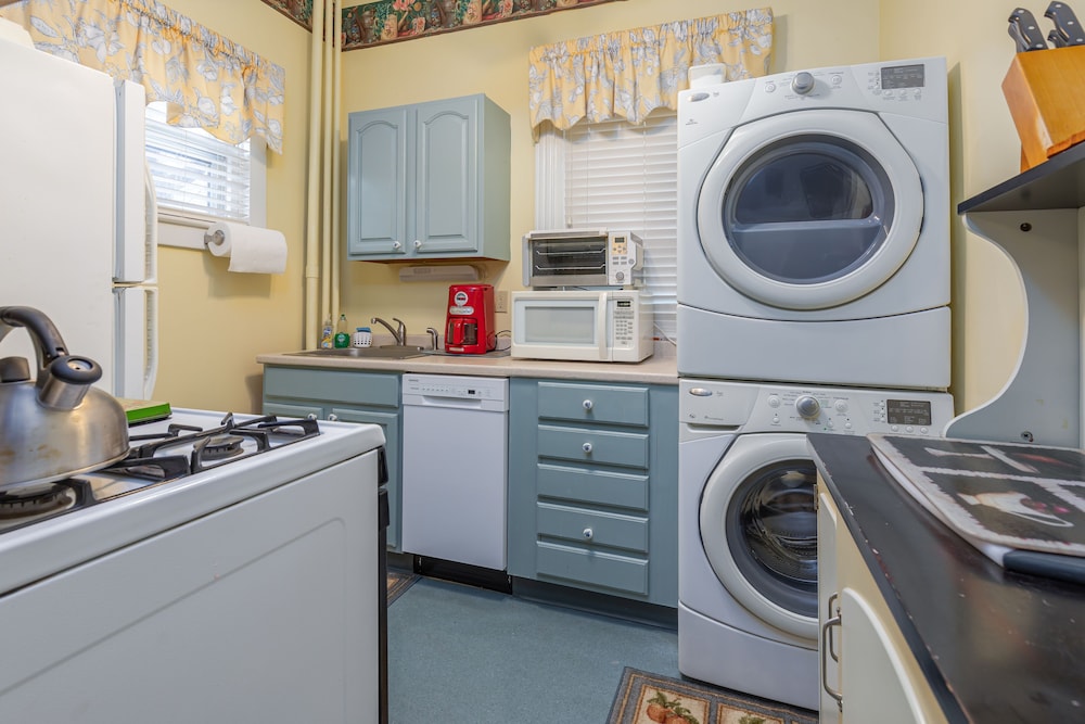 Antoinette's Apartments & Suites