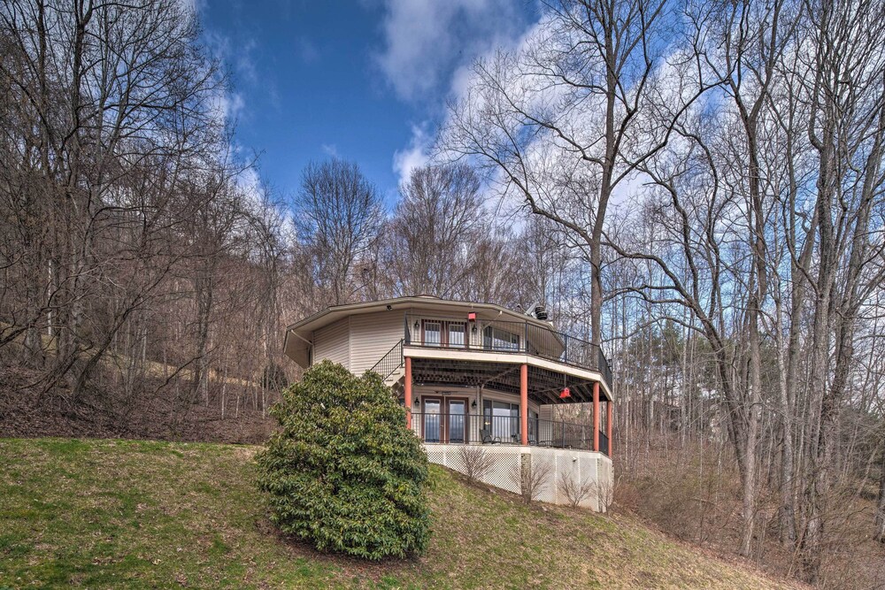 Burnsville Apt w/ Deck in Pisgah National Forest view 5