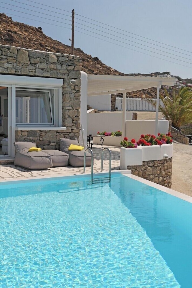 Adikri Villas & Suites