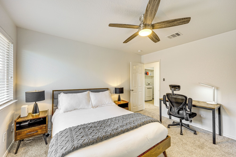 5 Mi to Randolph Afb: Spacious Cibolo Haven!