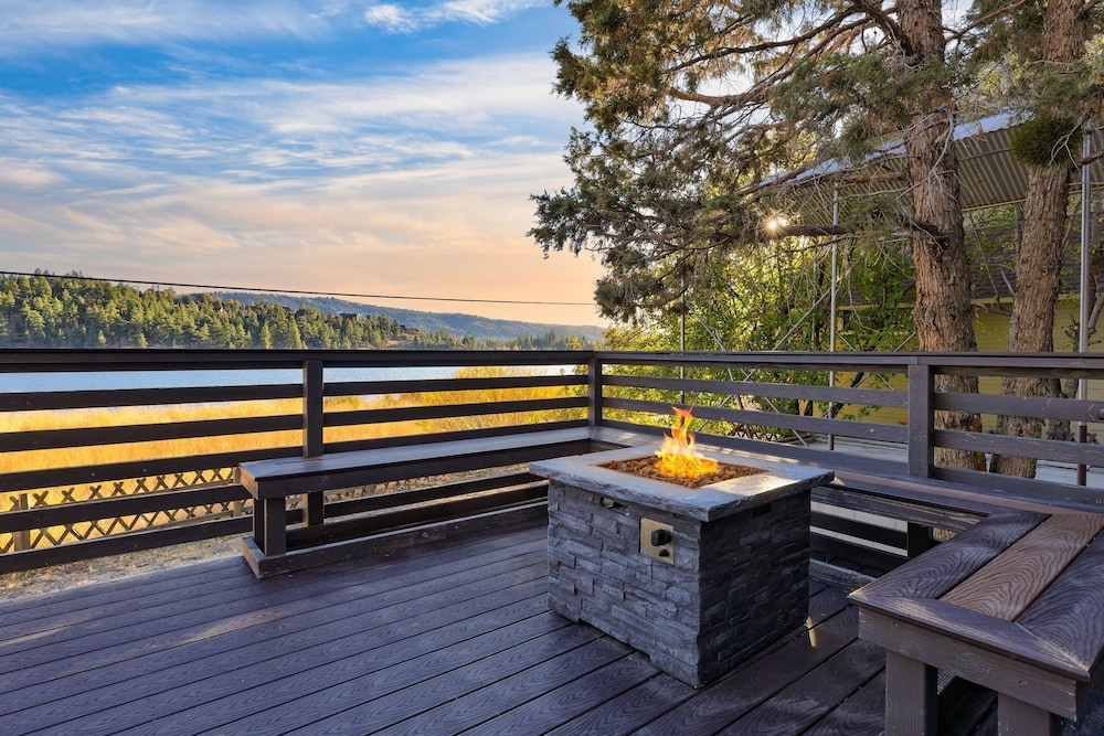 Viewtopia by Avantstay Lakefront Views Hot Tub