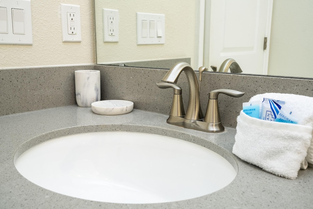 Magic Luxury Stunning 4BR Resort Home With Private Pool BBQ Minutes From Disney 4807ml, Photo 43