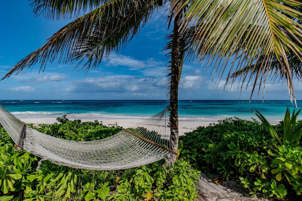 Seaduced - Brand New Luxury Beachfront Estate With Pool 4 Bedroom Home