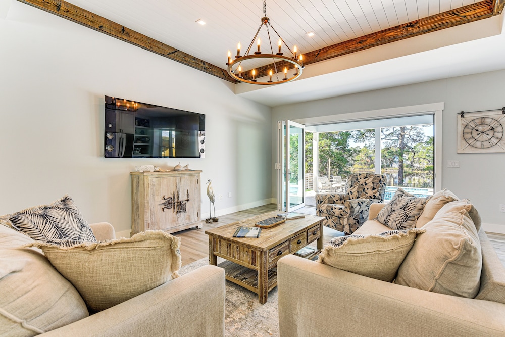 Tranquility & Nearby Beach Access: Private Oasis