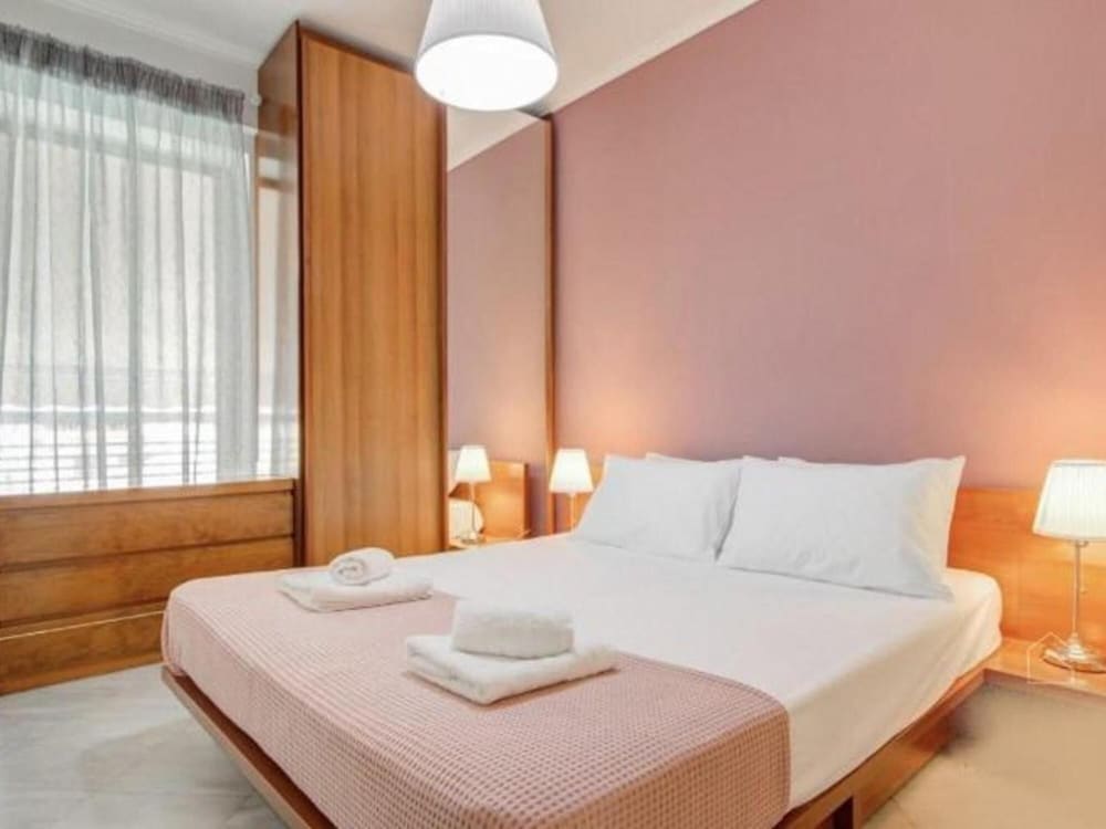 Chloe Lux Apartment by Travel Pro Services view 2