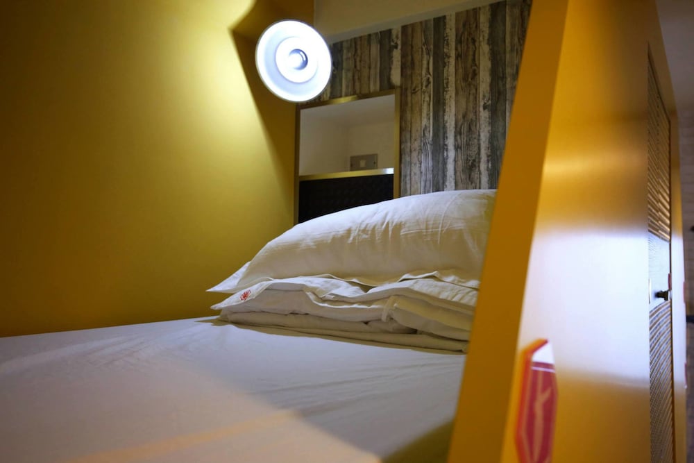 Hive Backpackers