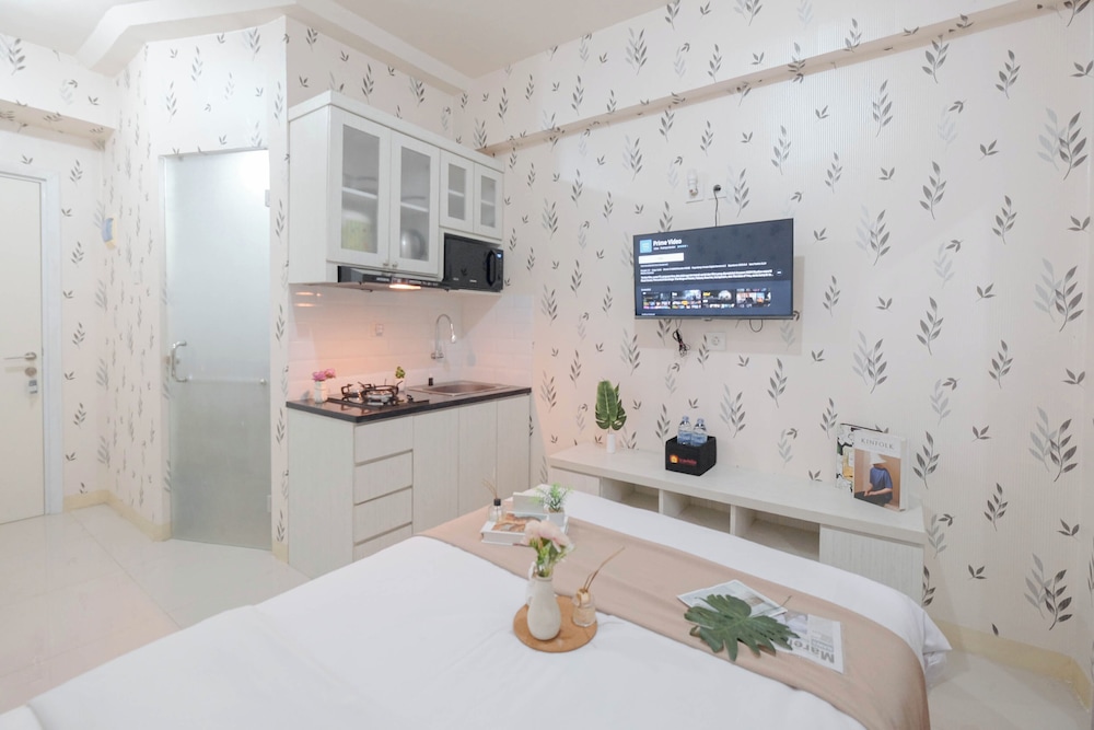 Soft And Strategic Studio At Green Pramuka City Apartment