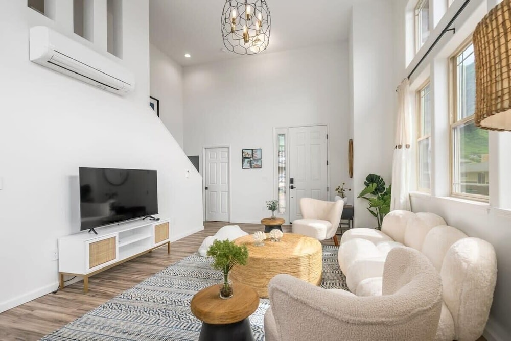 @ Marbella Lane - 3BR w/ Amazing MT & Ocean Vistas