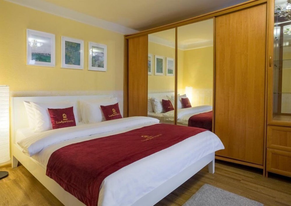 Lux-Apartments Malaya Pirogovskaya 23