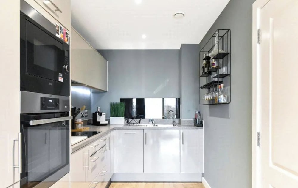 Londonaprt/1bed/balcony/gym/tv/wifi