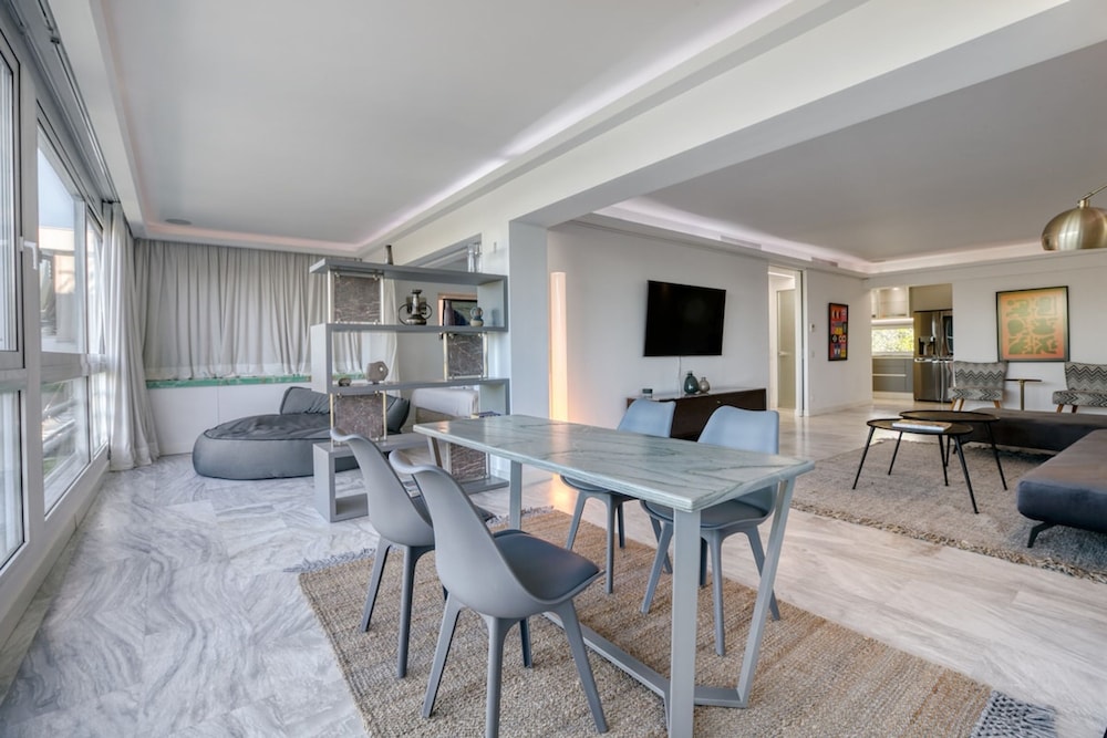 South Blue Luxury Apartment in Vouliagmeni