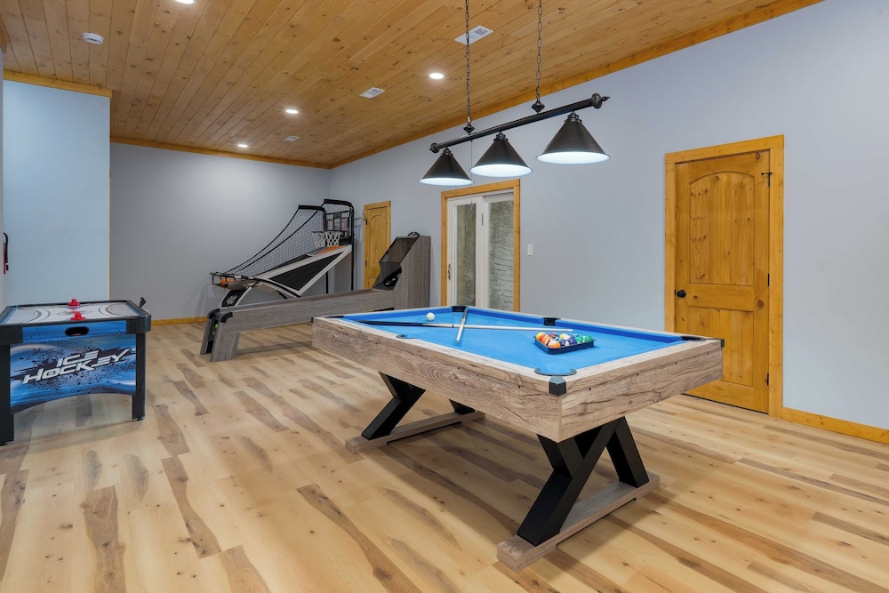 Cabin w/ Hot Tub, Game Room & Scenic Smoky Mountain Views Perfect by Avantstay