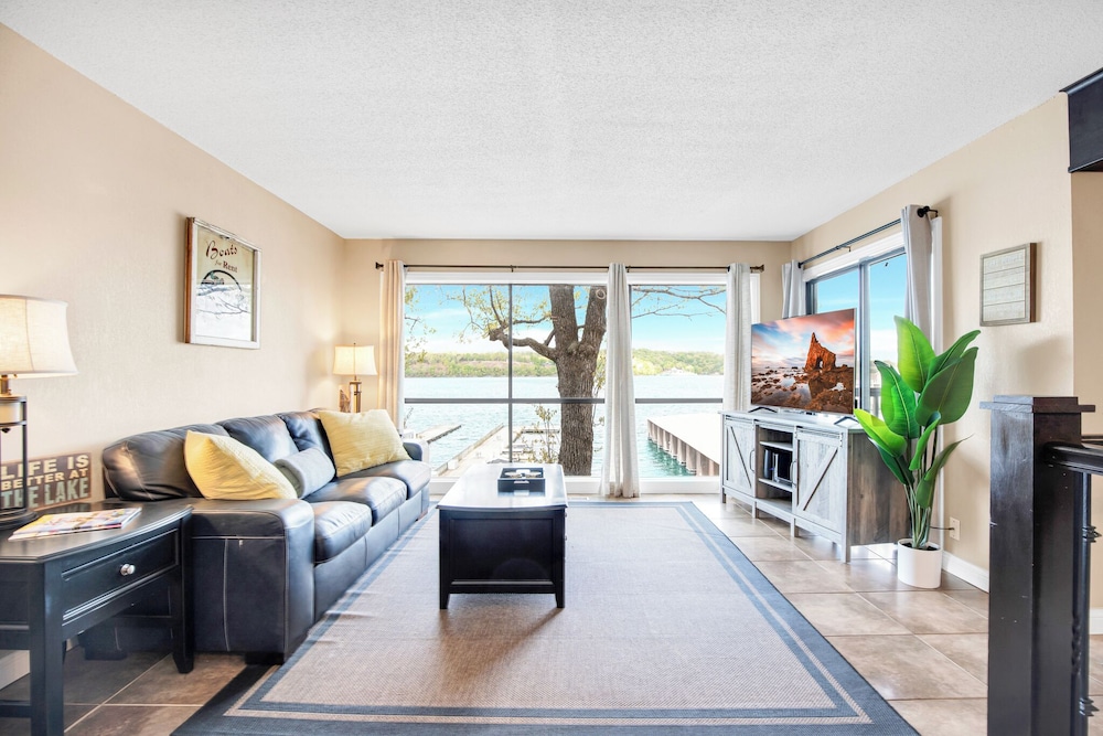 Spacious Family Friendly 3 Bed/3 Bath w/ Amazing Views, Lakeside Pool, & Boat Slip